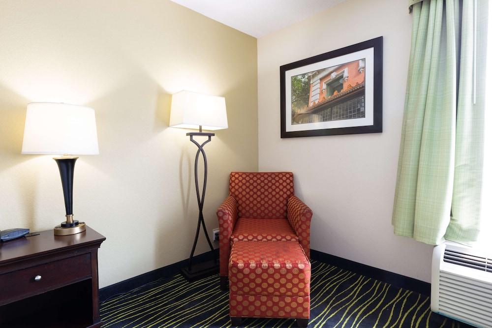 Hampton Inn Columbia I-26/Harbison Blvd Eksteriør billede